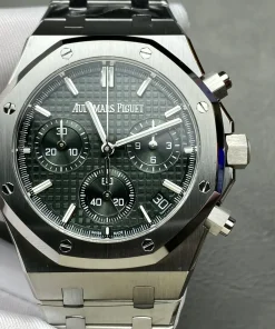 AP Royal Oak 26240ST green dial lug detail