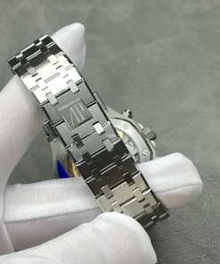 AP Royal Oak 26240ST green dial bracelet detail