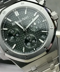 AP Royal Oak 26240ST green dial dial closeup