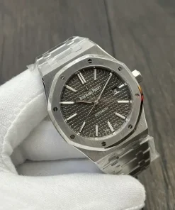 AP Royal Oak 15400ST grey dial lug detail