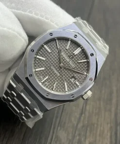 AP Royal Oak 15400ST grey dial bracelet detail