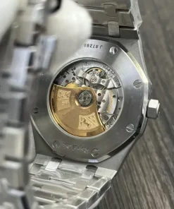 AP Royal Oak 15400ST grey dial crown detail