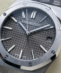 AP Royal Oak 15510ST grey dial crown detail
