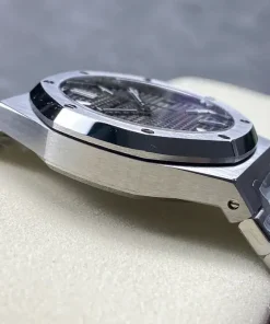 AP Royal Oak 15510ST grey dial bracelet detail