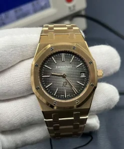 AP Royal Oak 16202 crown detail