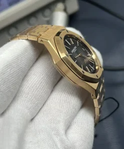 AP Royal Oak 16202 caseback detail