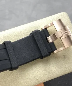 AP Royal Oak Offshore 26401RO bracelet detail A002CA 4895