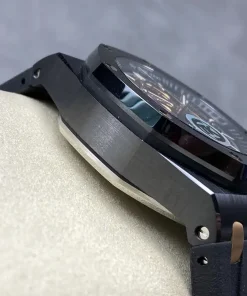 AP Royal Oak Offshore 26405CE bracelet detail