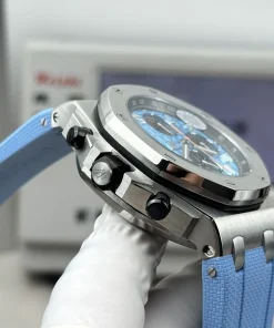 AP Royal Oak Offshore 26238ST sky blue dial bezel detail