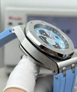 AP Royal Oak Offshore 26238ST sky blue dial crown detail