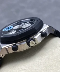 AP Royal Oak Offshore 26170ST black dial bracelet detail