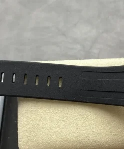 AP Royal Oak Offshore 26170ST black dial clasp detail