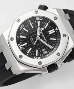 AP Royal Oak Offshore 15703ST black dial lug detail