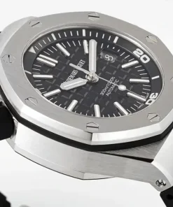 AP Royal Oak Offshore 15703ST black dial bracelet detail