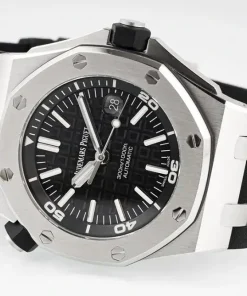 AP Royal Oak Offshore 15703ST black dial caseback detail