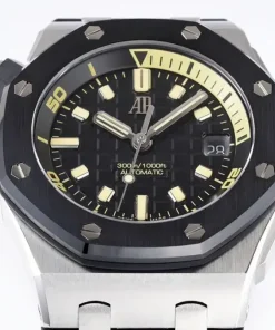 AP Royal Oak Offshore 15720CN black dial clasp detail