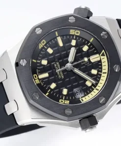 AP Royal Oak Offshore 15720CN black dial lug detail