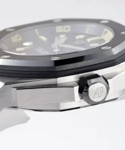 AP Royal Oak Offshore 15720CN black dial dial closeup