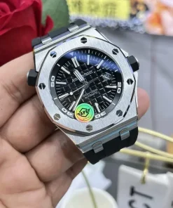 AP Royal Oak Offshore 26408OR black dial clasp detail