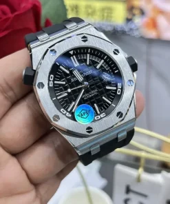 AP Royal Oak Offshore 26408OR black dial lug detail