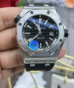 AP Royal Oak Offshore 26408OR black dial bracelet detail