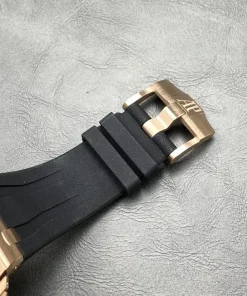 AP Royal Oak Offshore 26401RO black dial crown detail A002CA 4765