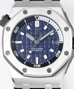 AP Royal Oak Offshore 15720ST blue dial clasp detail