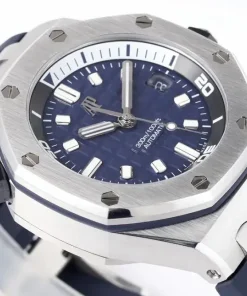 AP Royal Oak Offshore 15720ST blue dial bracelet detail