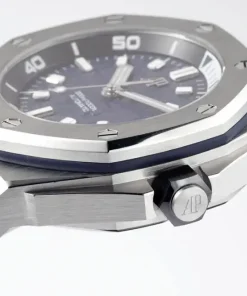 AP Royal Oak Offshore 15720ST blue dial crown detail