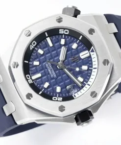 AP Royal Oak Offshore 15720ST blue dial dial closeup