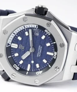 AP Royal Oak Offshore 15720ST blue dial caseback detail