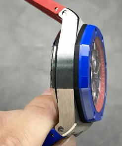 AP Royal Oak Offshore 26400SO bright blue dial dial closeup