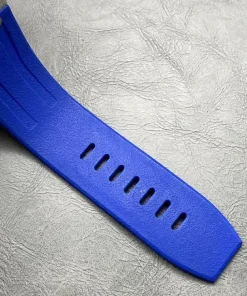 AP Royal Oak Offshore 26400SO bright blue dial clasp detail