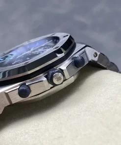 AP Royal Oak Offshore 26238ST blue dial crown detail