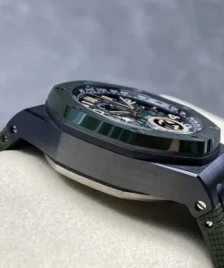 AP Royal Oak Offshore green dial caseback detail