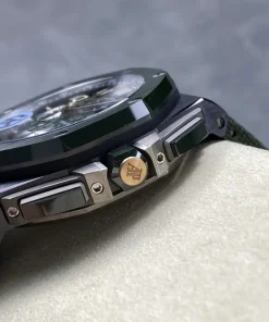 AP Royal Oak Offshore green dial dial closeup