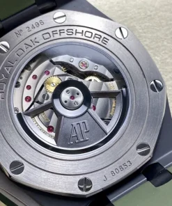 AP Royal Oak Offshore green dial bracelet detail