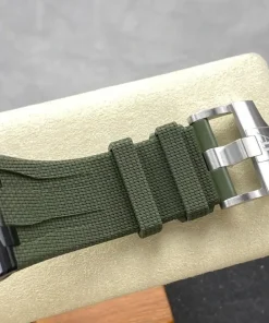 AP Royal Oak Offshore green dial lug detail