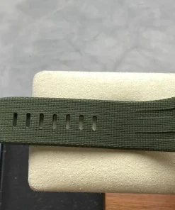 AP Royal Oak Offshore green dial clasp detail