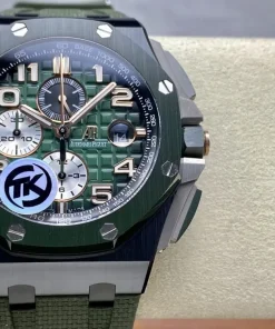 AP Royal Oak Offshore green dial bezel detail