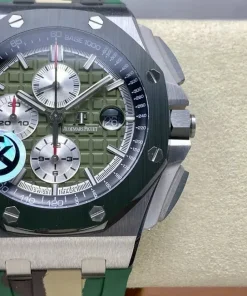AP Royal Oak Offshore 26400SO green dial bezel detail