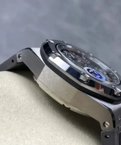 AP Royal Oak Offshore 26568IM black dial dial closeup
