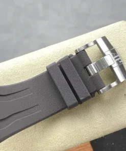 AP Royal Oak Offshore 26568IM black dial lug detail