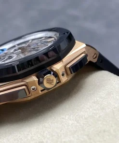 AP Royal Oak Offshore 26568OM crown detail