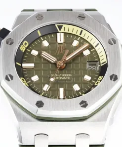 AP Royal Oak Offshore 15720ST green dial side profile