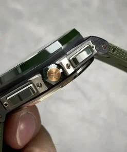 AP Royal Oak Offshore 26405CE green dial crown detail