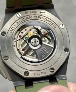 AP Royal Oak Offshore 26405CE green dial bracelet detail