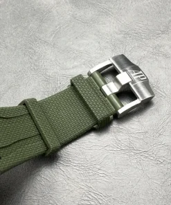 AP Royal Oak Offshore 26405CE green dial clasp detail