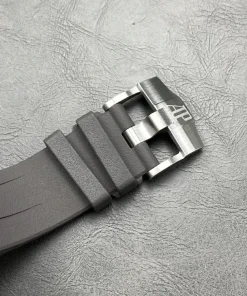 AP Royal Oak Offshore 26400SO grey dial lug detail