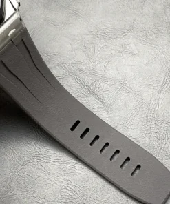 AP Royal Oak Offshore 26400SO grey dial clasp detail